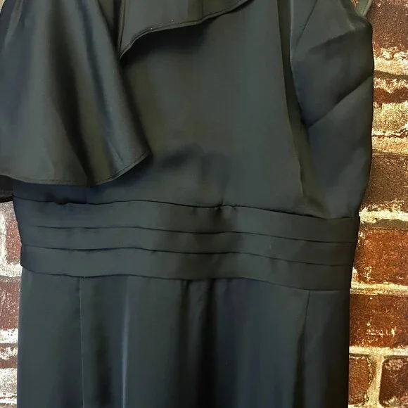 Black Halter Neck Ruffle Dress - Picture 4 of 9